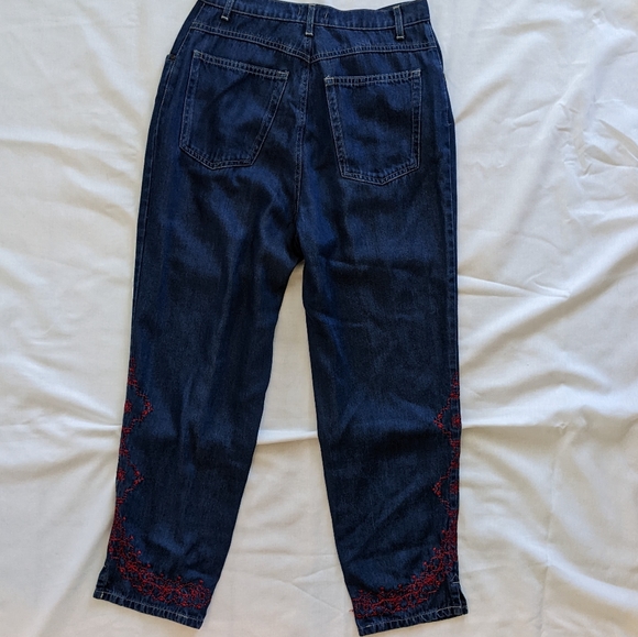 Democracy Weekend 100% lyocell denim cropped pants with red embroidery, size 6 - Picture 5 of 13